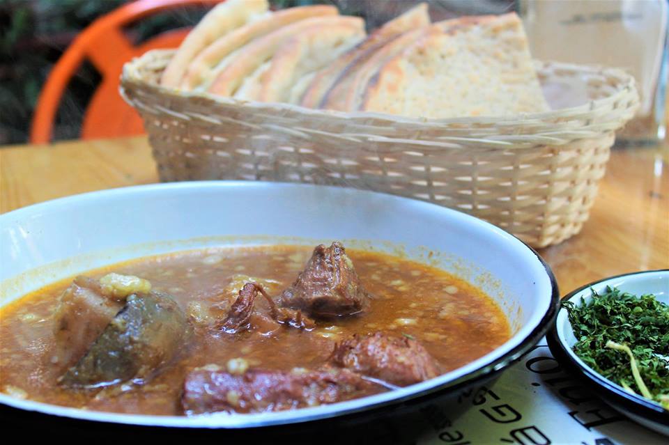 chit chaar - best nihari in lahore pakistan